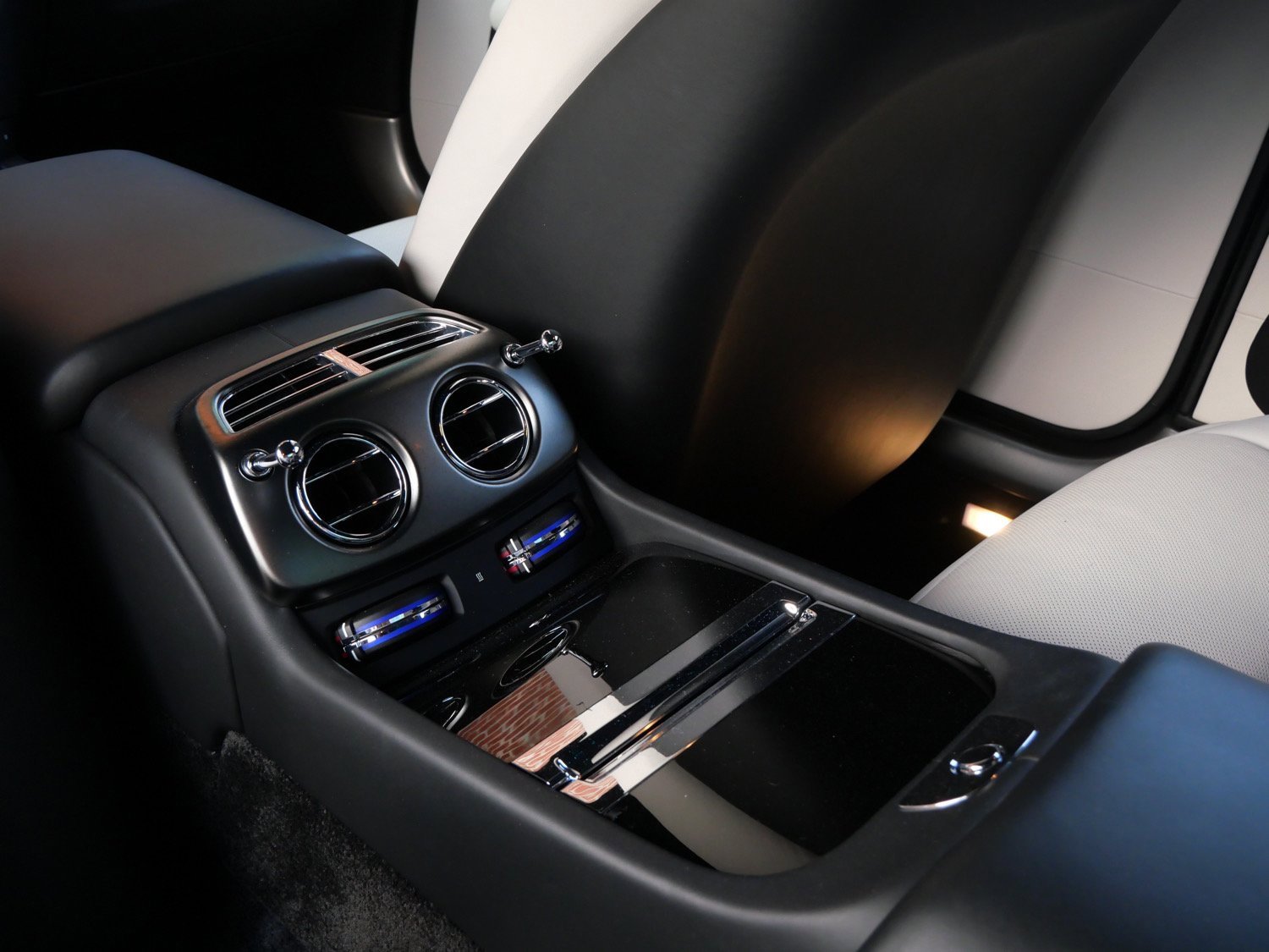 Used 2017 Rolls-Royce Wraith image 27