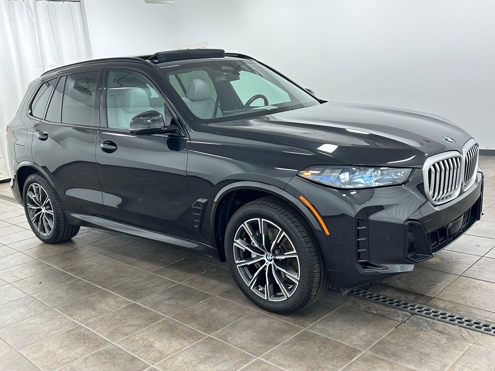 Used 2025 BMW X5 xDrive40i w/ M Sport Package image 6