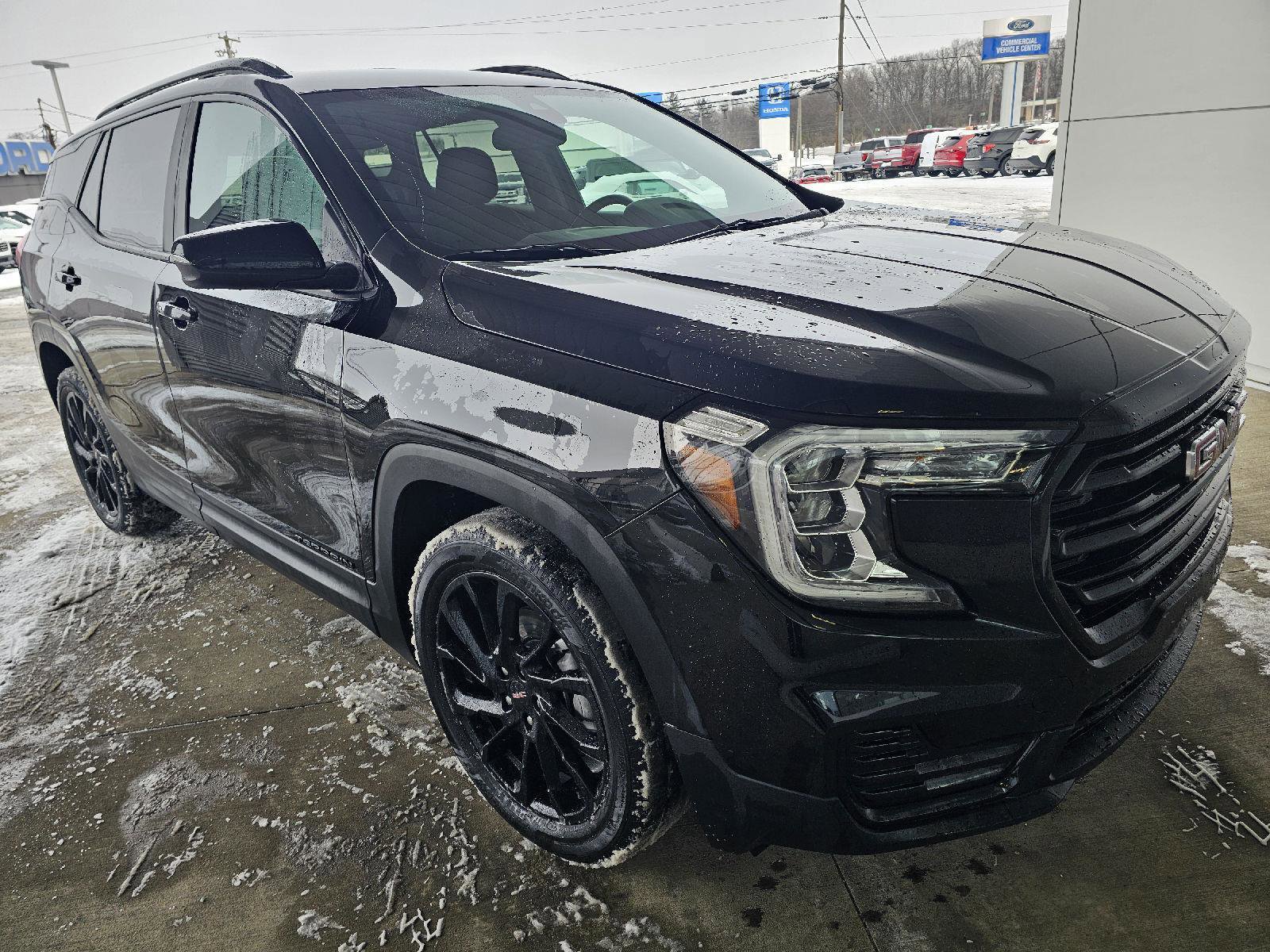 Used 2024 GMC Terrain SLE w/ Driver Convenience Package image 7