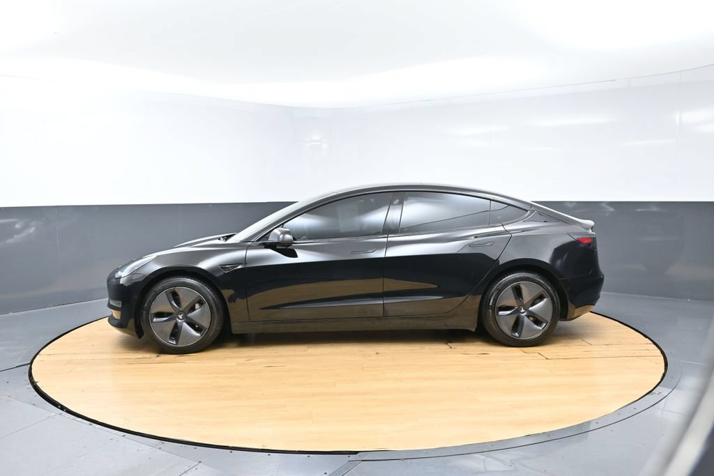 Used 2018 Tesla Model 3 Mid Range RWD image 3