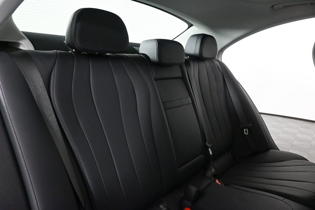 Used 2025 Mercedes-Benz E 350 Sedan image 19