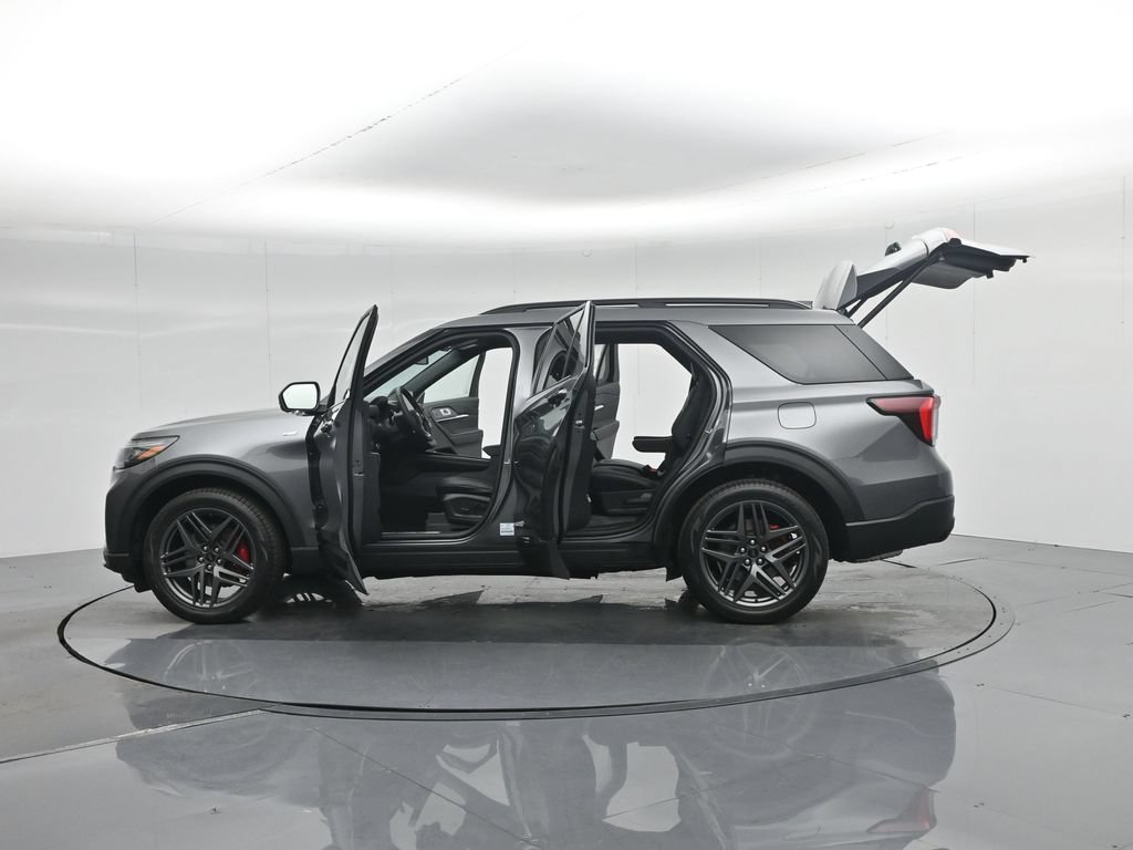New 2026 Ford Explorer ST-Line w/ ST-Line Street Pack RWD image 40