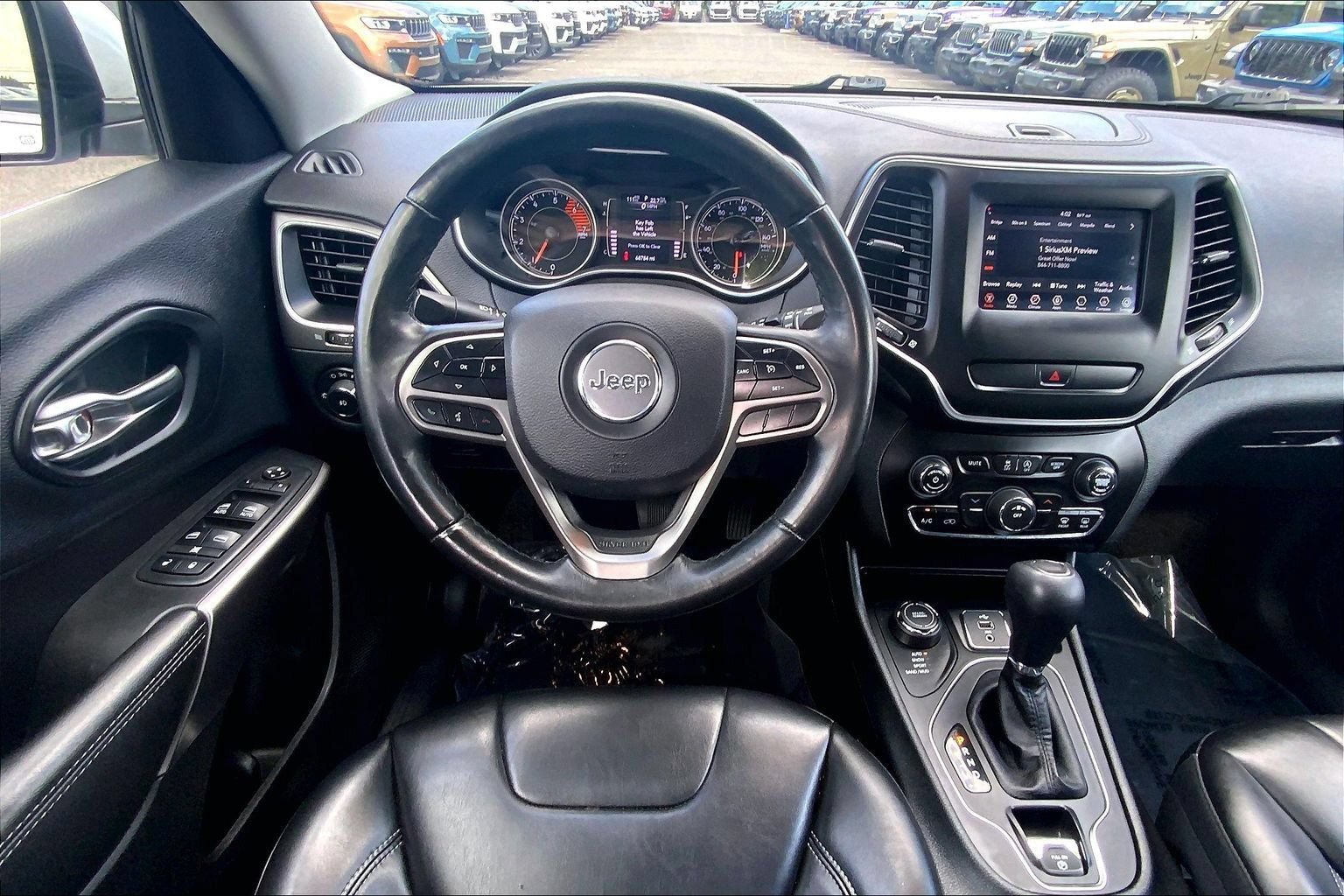 Used 2019 Jeep Cherokee Latitude Plus AWD/4WD image 5