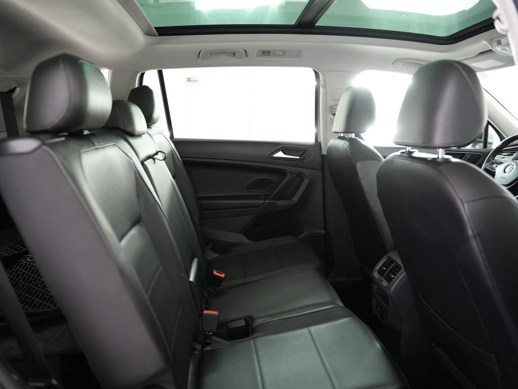 Used 2020 Volkswagen Tiguan SE FWD image 43