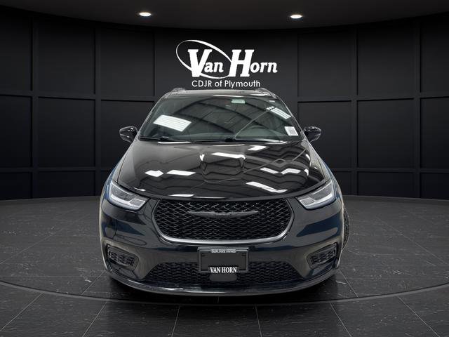 Certified 2025 Chrysler Pacifica Limited image 12