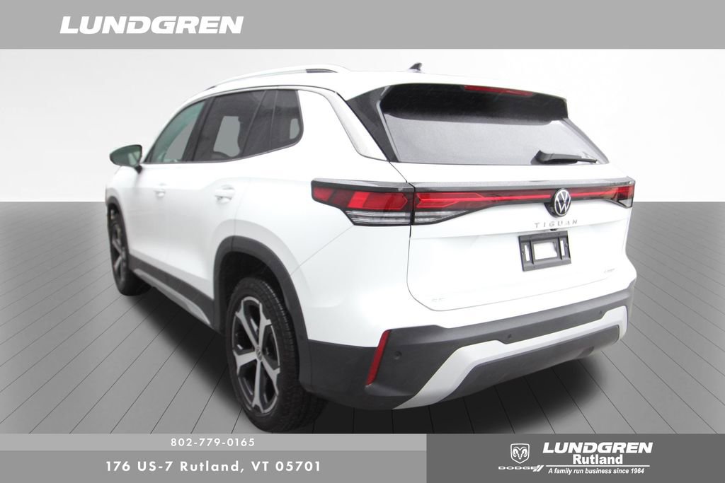 Used 2025 Volkswagen Tiguan SE w/ Panoramic Sunroof Package AWD/4WD image 8