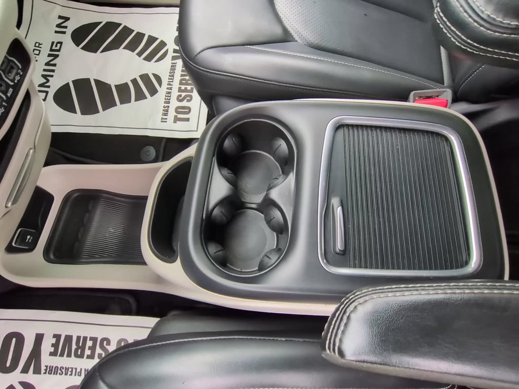 Used 2023 Chrysler Pacifica Touring-L FWD image 22