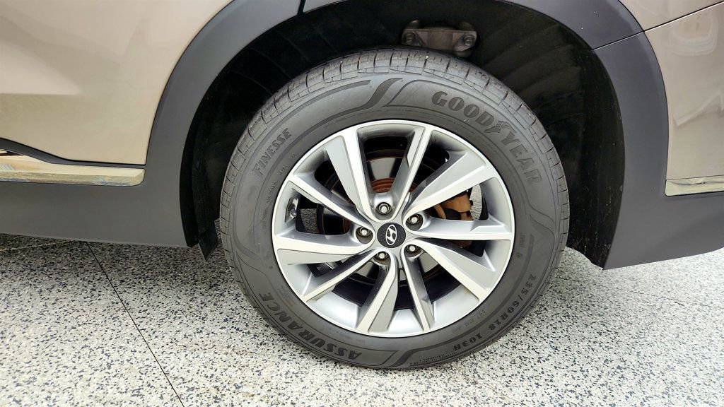 Used 2020 Hyundai Santa Fe Limited image 9