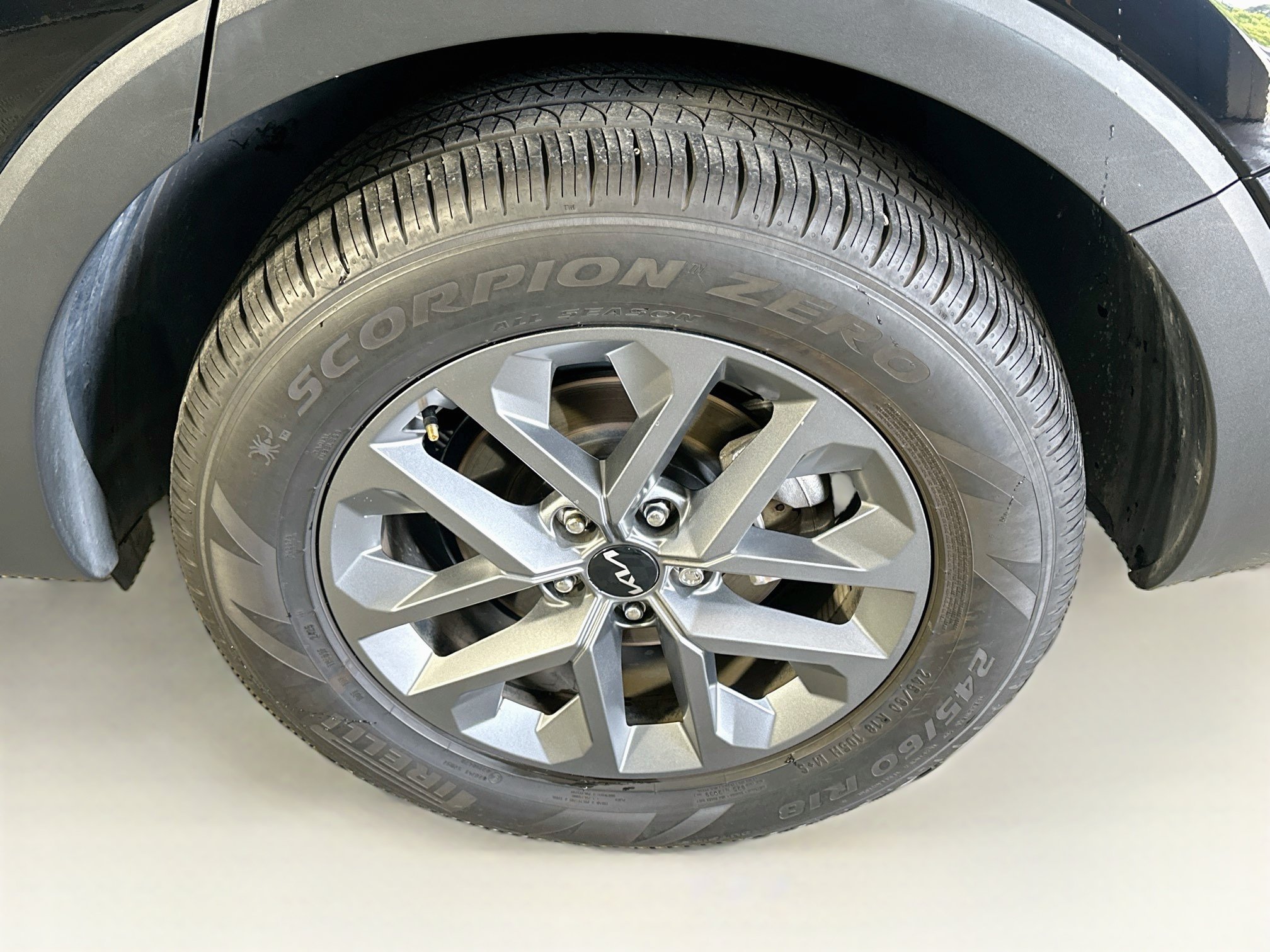 Used 2025 Kia Telluride LX FWD image 11