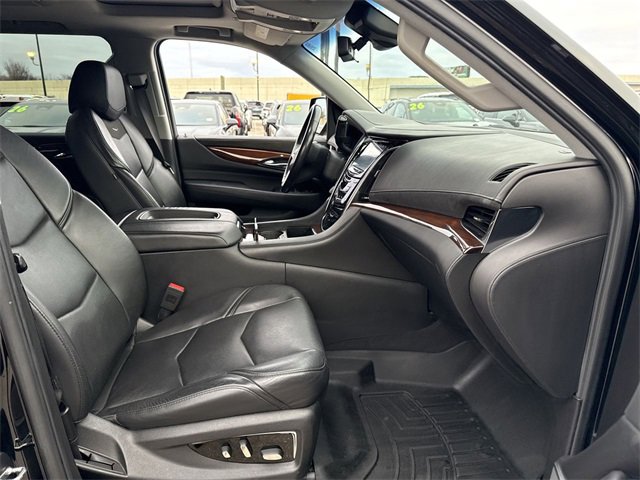 Used 2018 Cadillac Escalade Luxury image 20