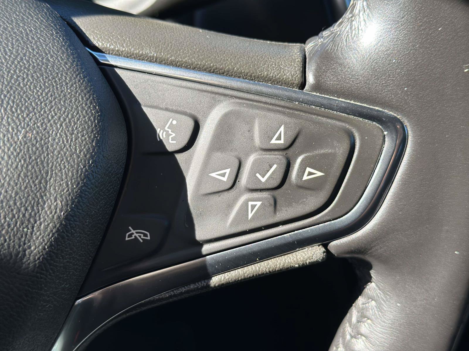 Used 2021 Chevrolet Equinox LT AWD/4WD image 18