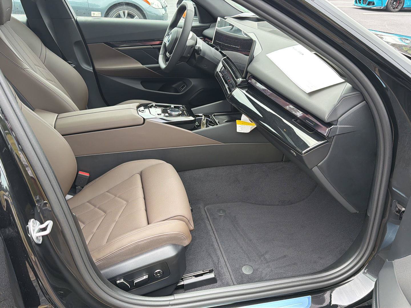 New 2027 BMW i5 eDrive40 w/ Premium Package RWD image 13