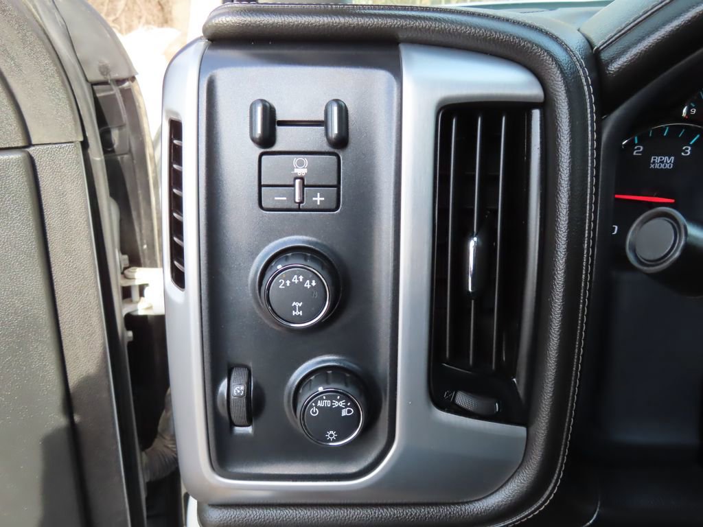 Used 2017 GMC Sierra 2500 SLE w/ Suspension Package, Off-Road AWD/4WD image 12
