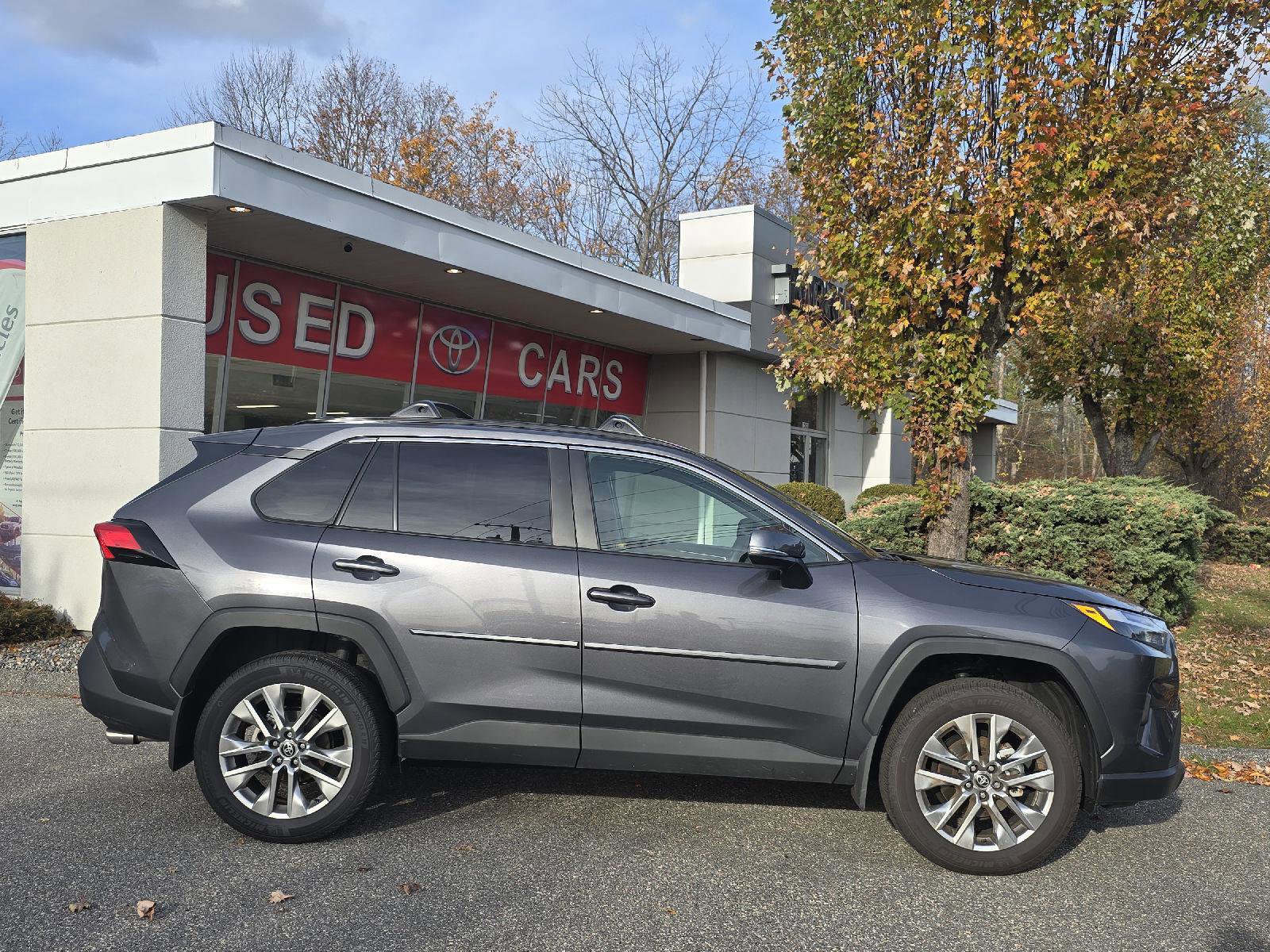 Used 2025 Toyota RAV4 XLE Premium image 2