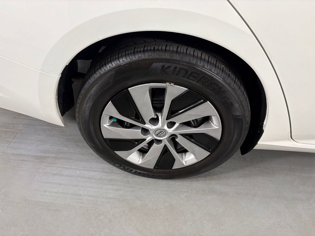 Used 2025 Nissan Altima 2.5 S FWD image 11