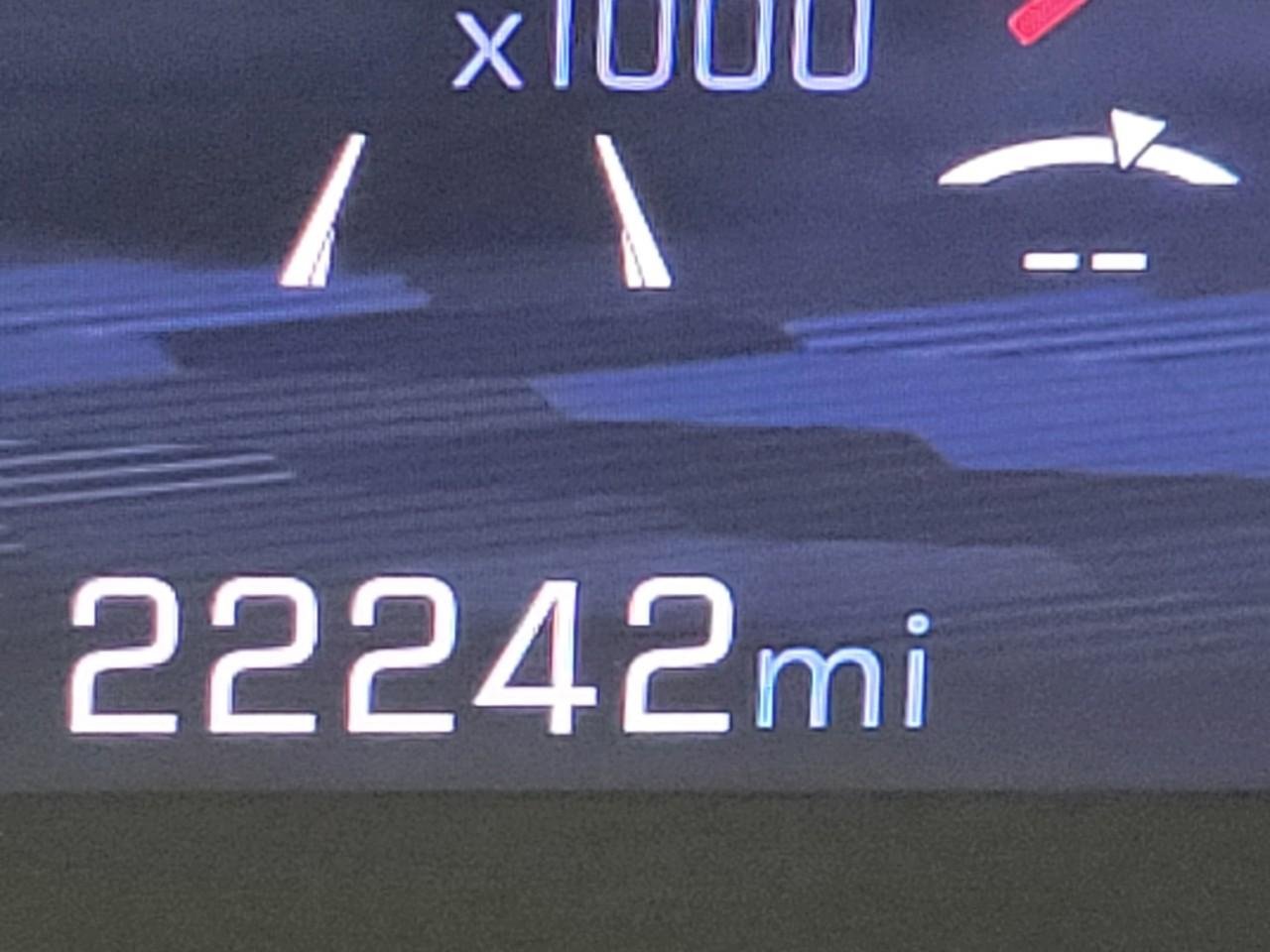 Used 2025 Chevrolet Traverse LT w/ LPO, Floor Liner Package image 3