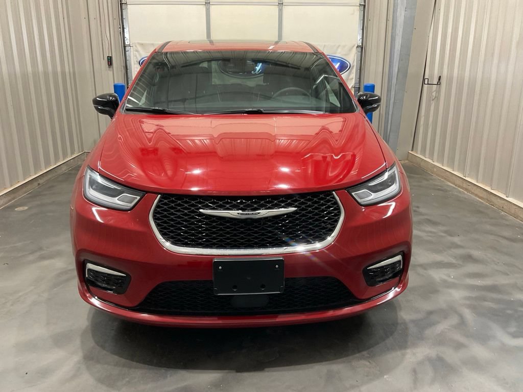 Used 2026 Chrysler Pacifica Limited FWD image 5