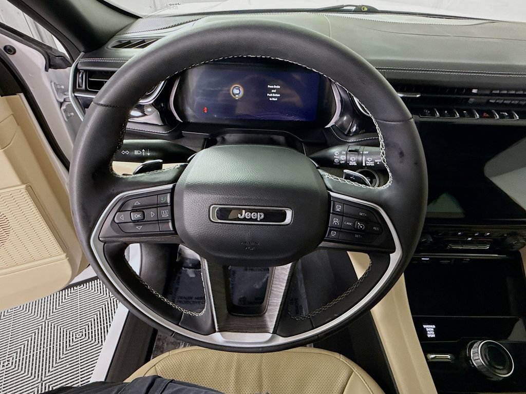 Used 2023 Jeep Grand Cherokee Limited w/ Luxury Tech Group II AWD/4WD image 21