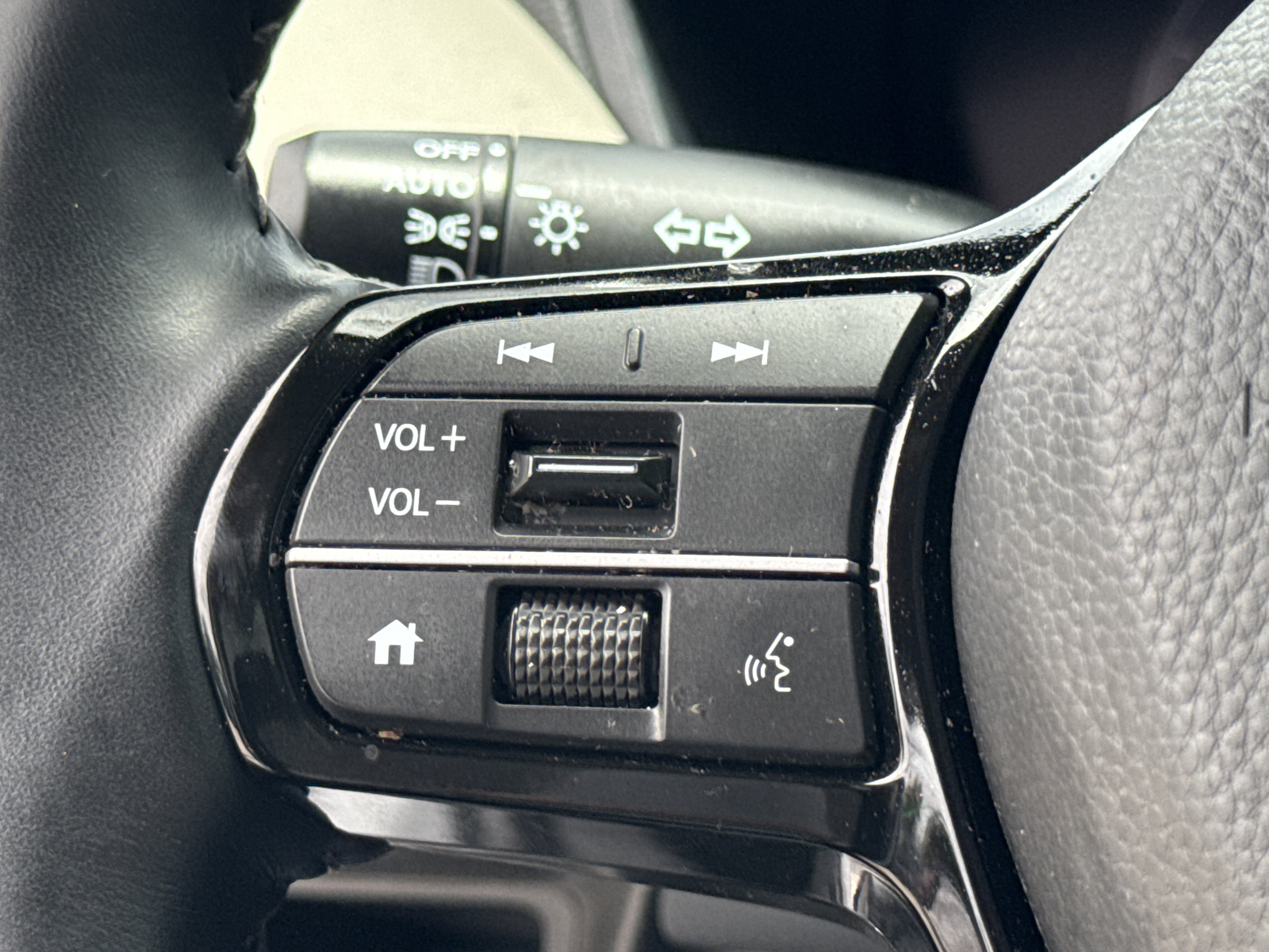 Certified 2025 Honda HR-V EX-L image 34