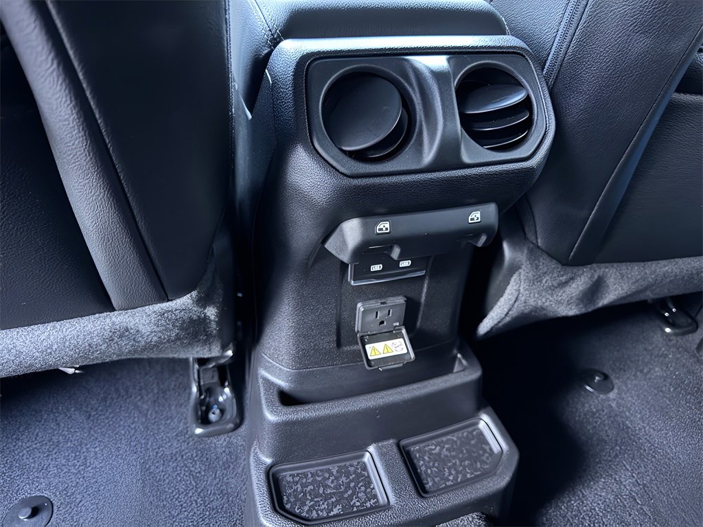 Used 2021 Jeep Wrangler Unlimited Sahara image 36