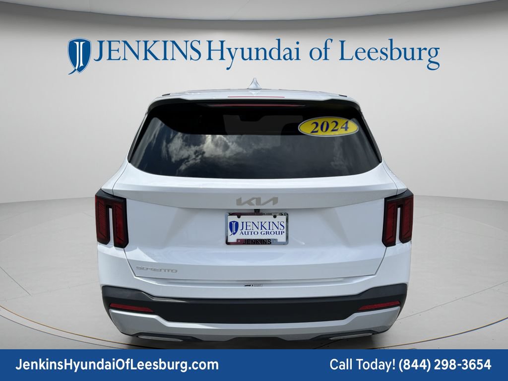 Used 2024 Kia Sorento LX FWD image 6