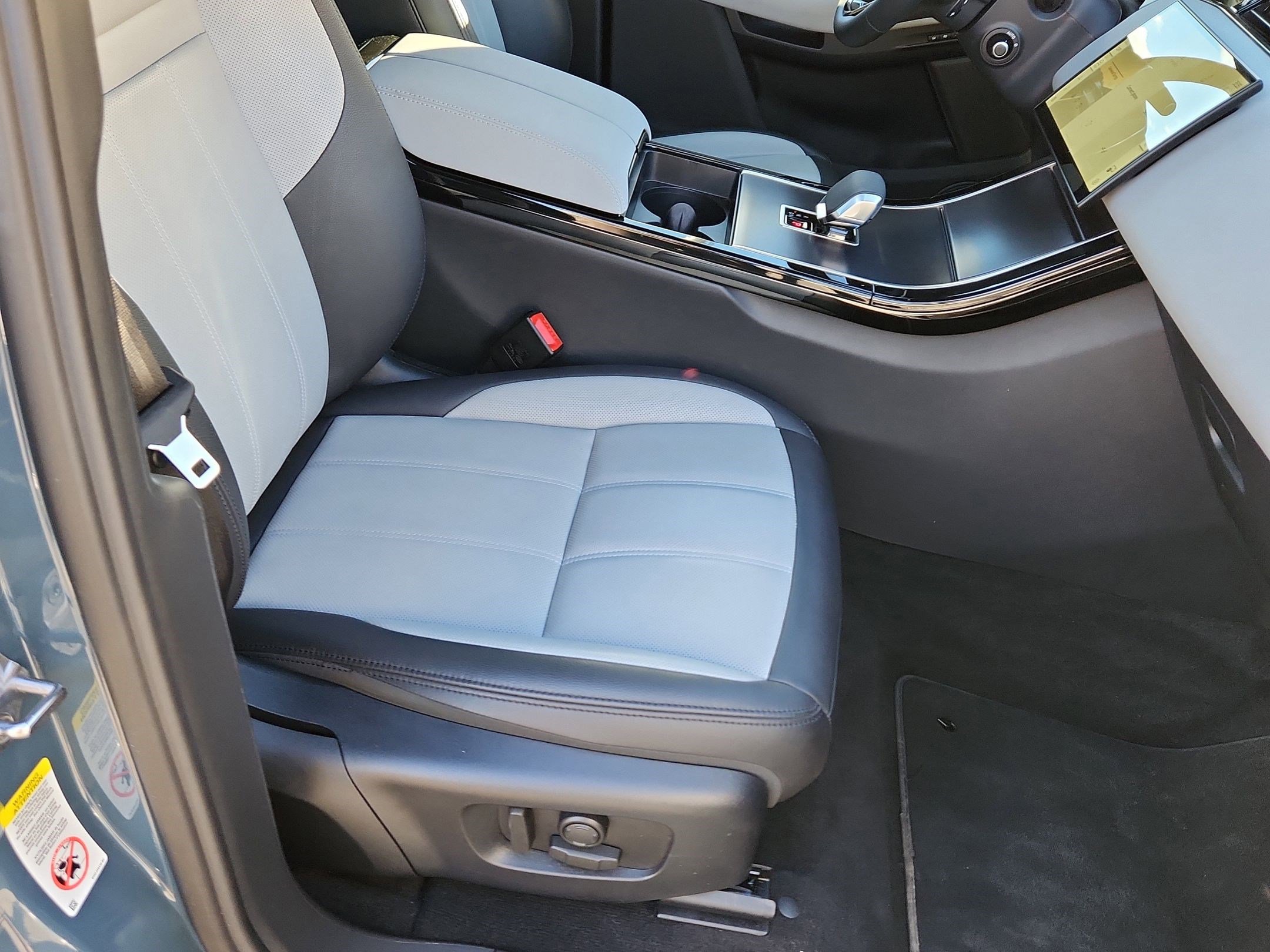 Used 2026 Land Rover Range Rover Evoque Dynamic SE image 21