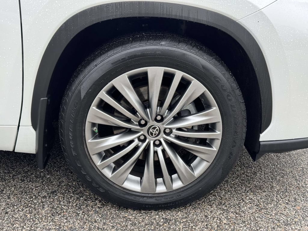Used 2023 Toyota Highlander Platinum AWD/4WD image 29