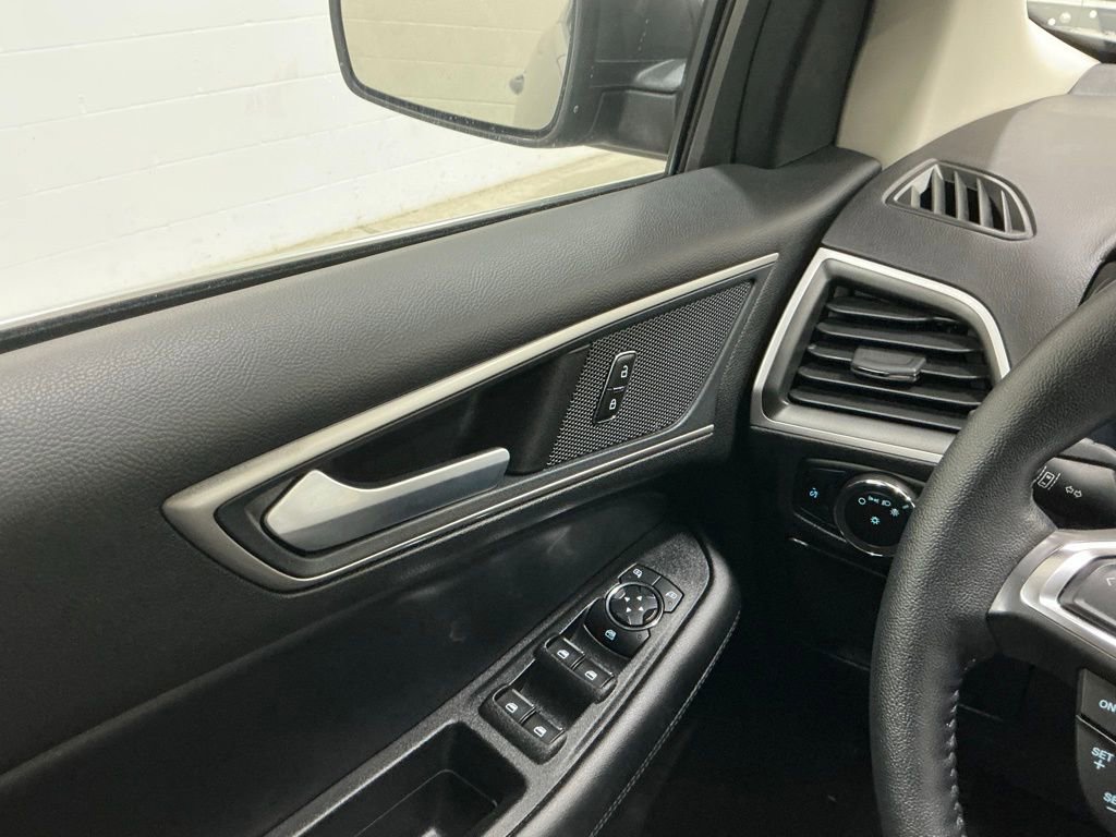Used 2023 Ford Edge SEL image 14