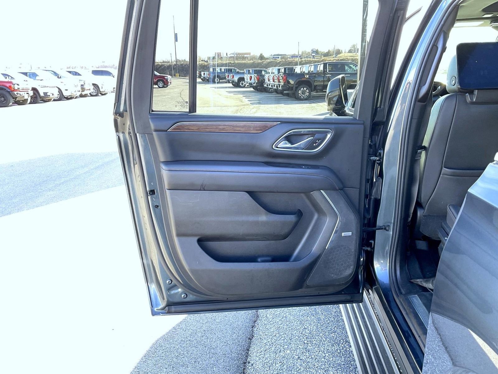 Used 2021 Chevrolet Suburban High Country image 22