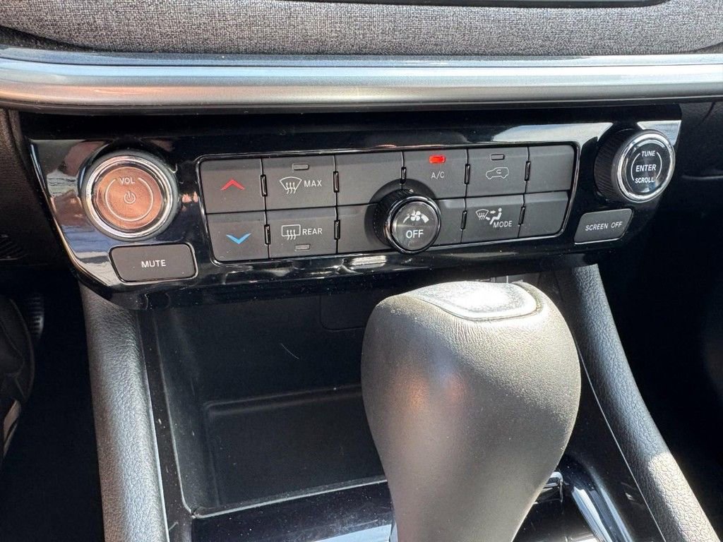 Used 2024 Jeep Compass Latitude AWD/4WD image 18