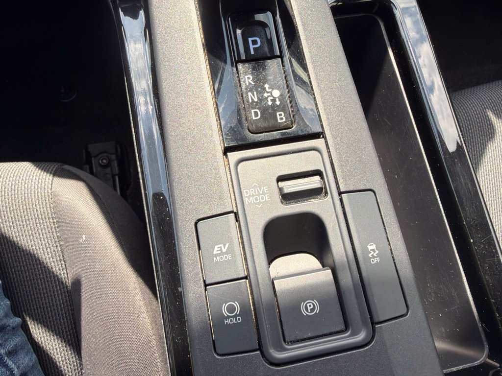 Used 2025 Toyota Prius LE FWD image 13