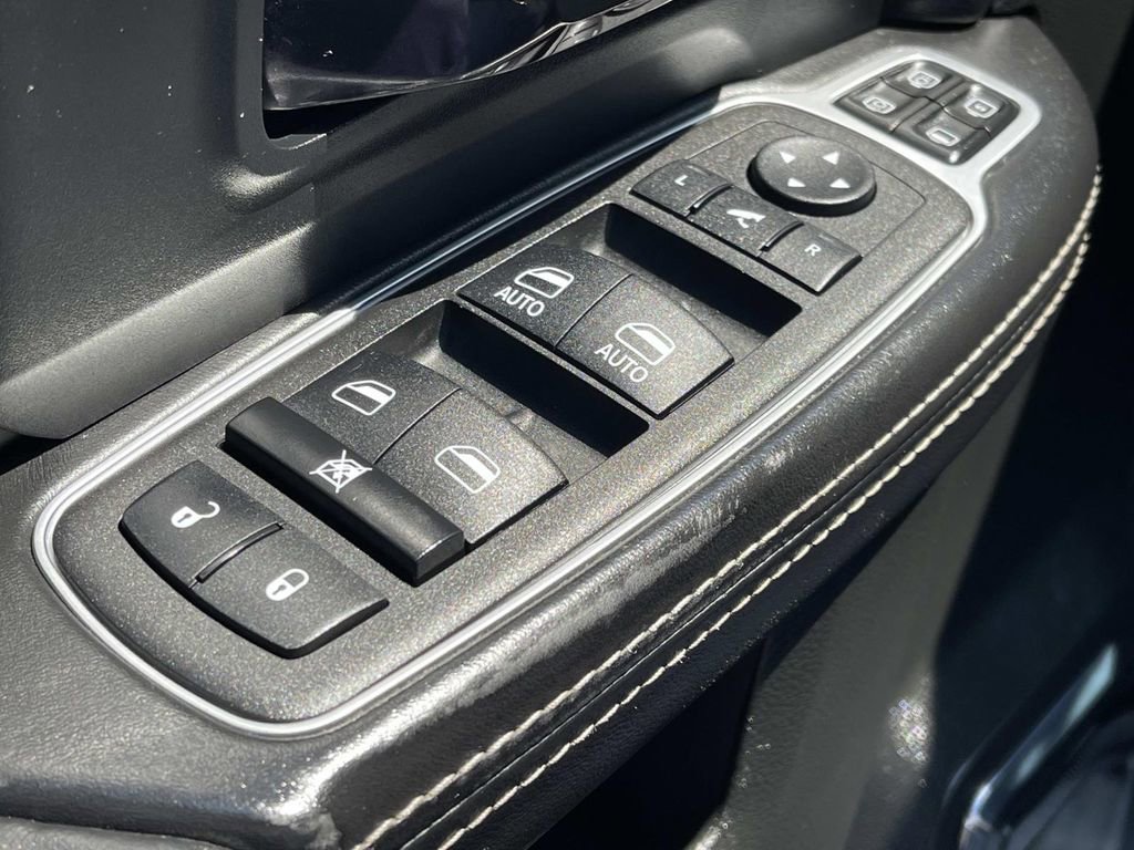 Used 2023 RAM 3500 Limited image 30