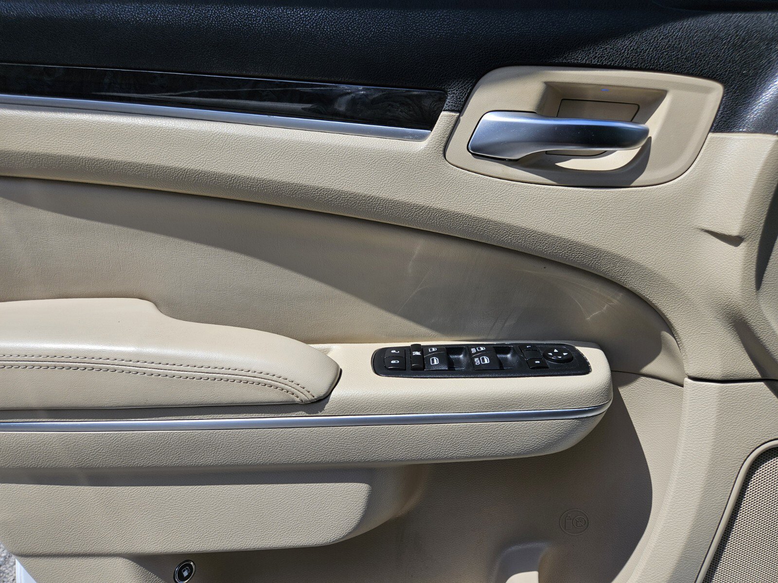 Used 2014 Chrysler 300 image 30