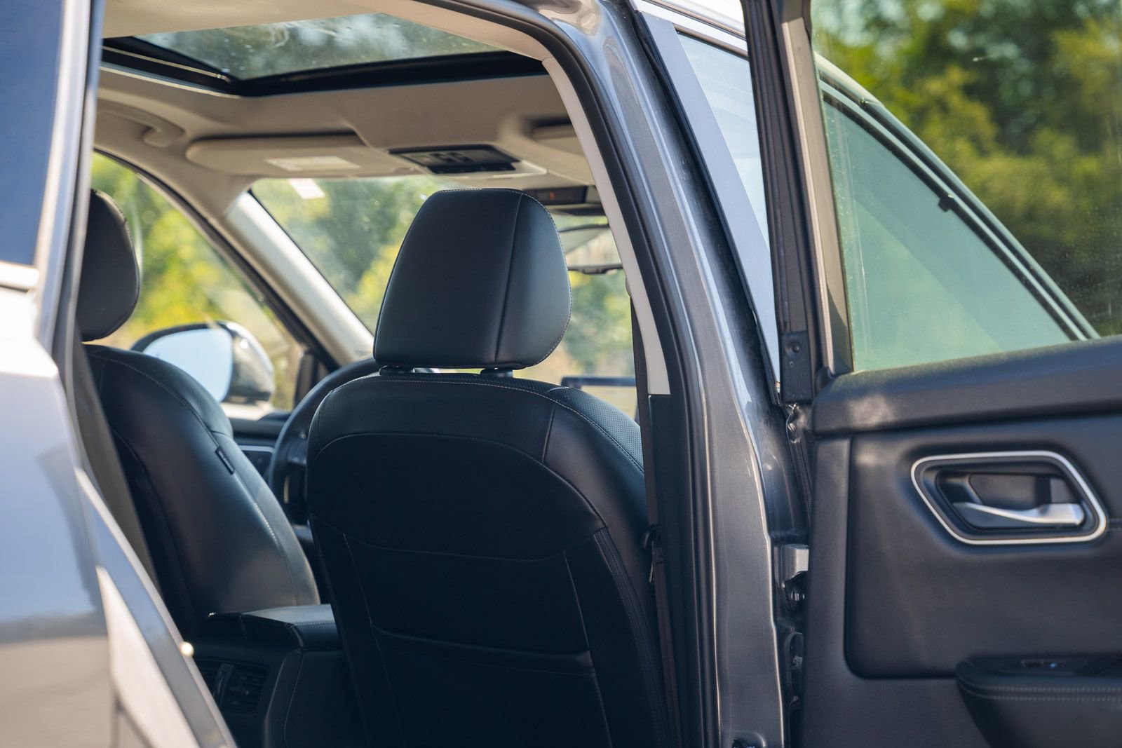 Used 2025 Nissan Rogue Platinum w/ Platinum Premium Package image 16