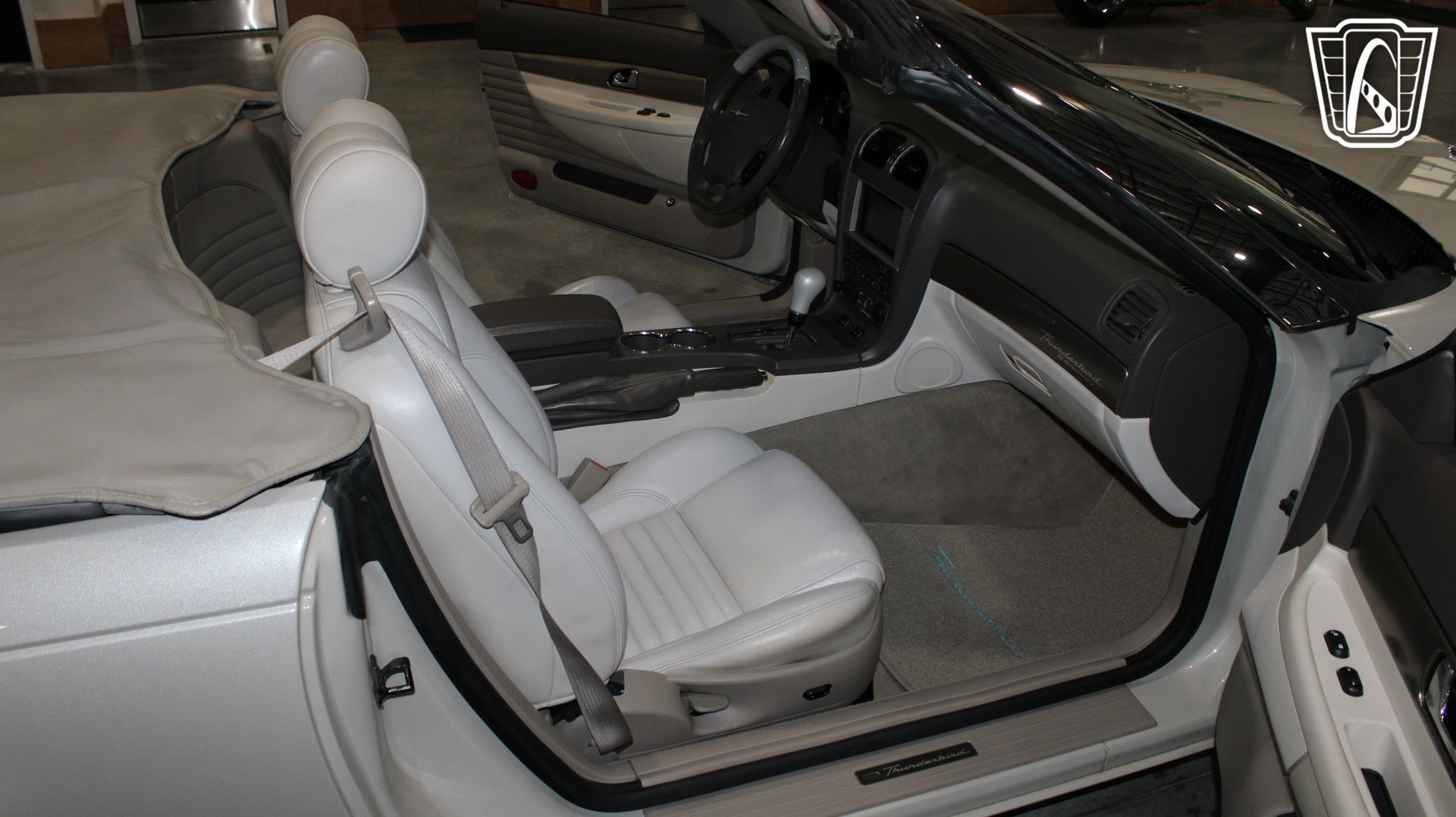 Used 2005 Ford Thunderbird 50th Anniversary RWD image 7