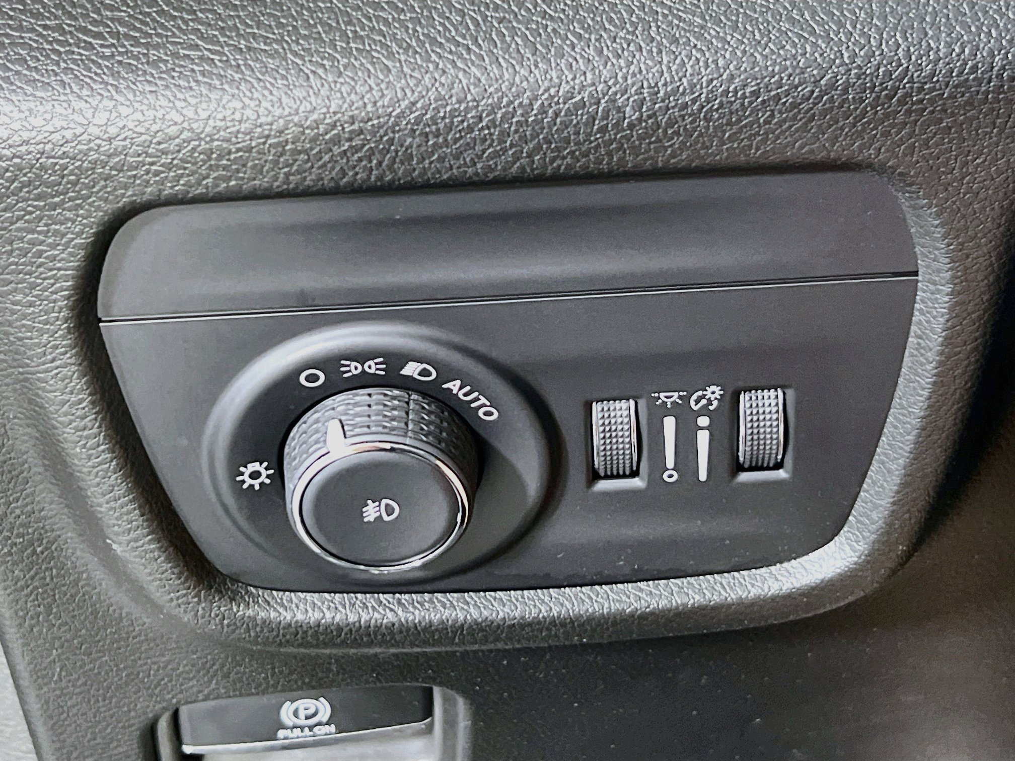 Used 2023 Jeep Grand Cherokee Limited w/ Luxury Tech Group II AWD/4WD image 10