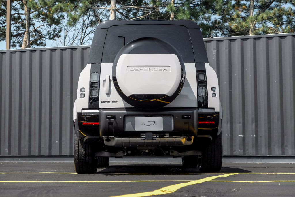 New 2026 Land Rover Defender 130 X-Dynamic SE AWD/4WD image 7
