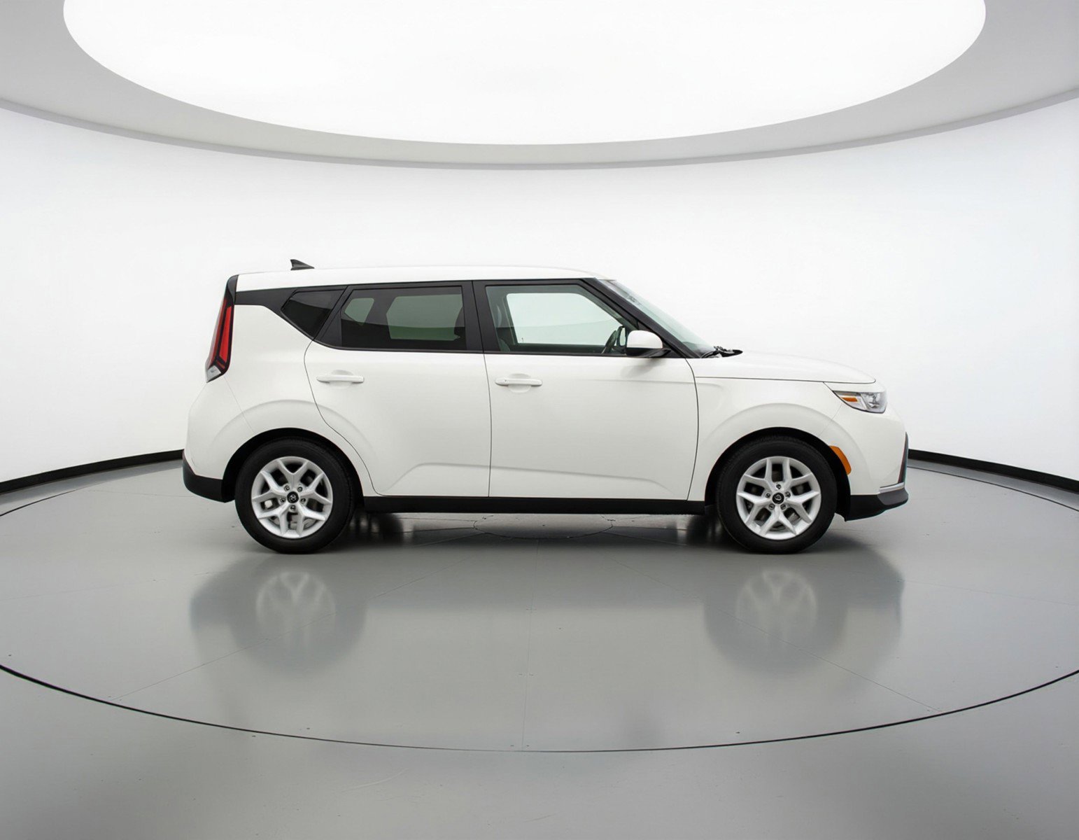 Used 2025 Kia Soul LX w/ LX Technology Package image 11