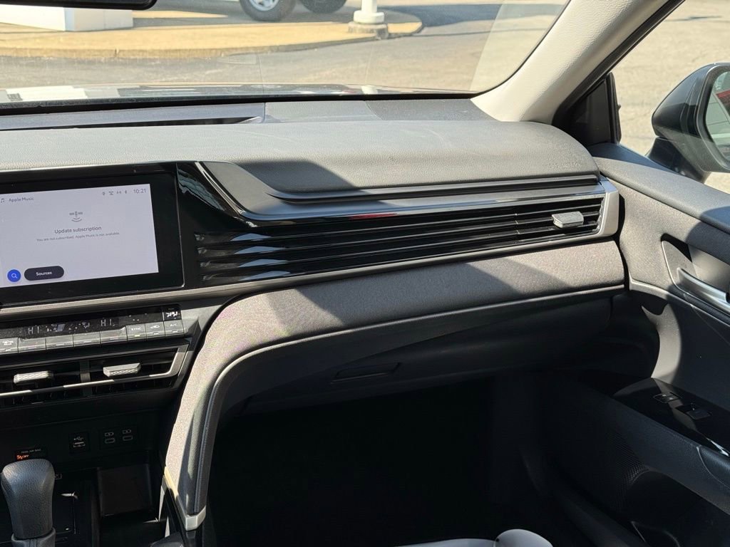 Used 2025 Toyota Camry LE FWD image 39