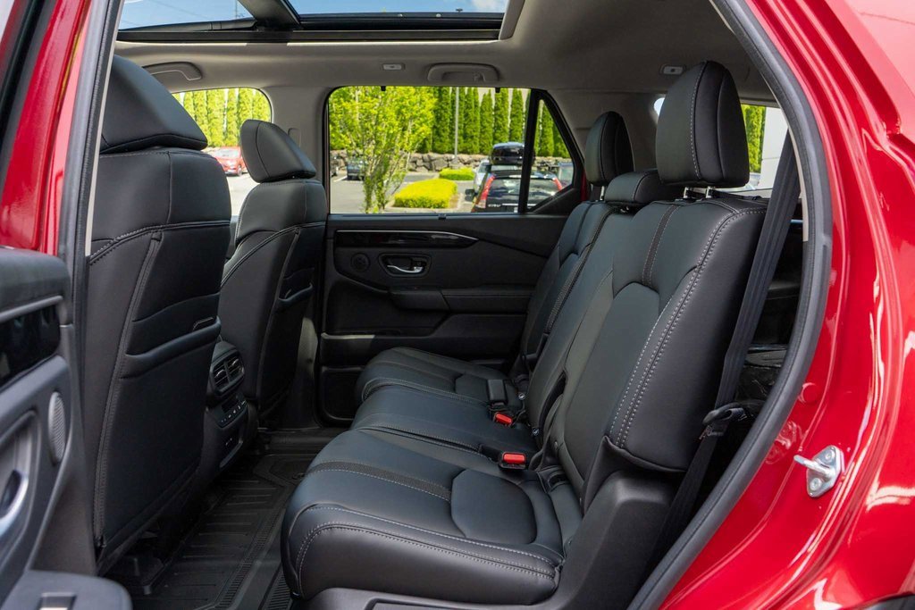 New 2025 Honda Pilot Touring image 11