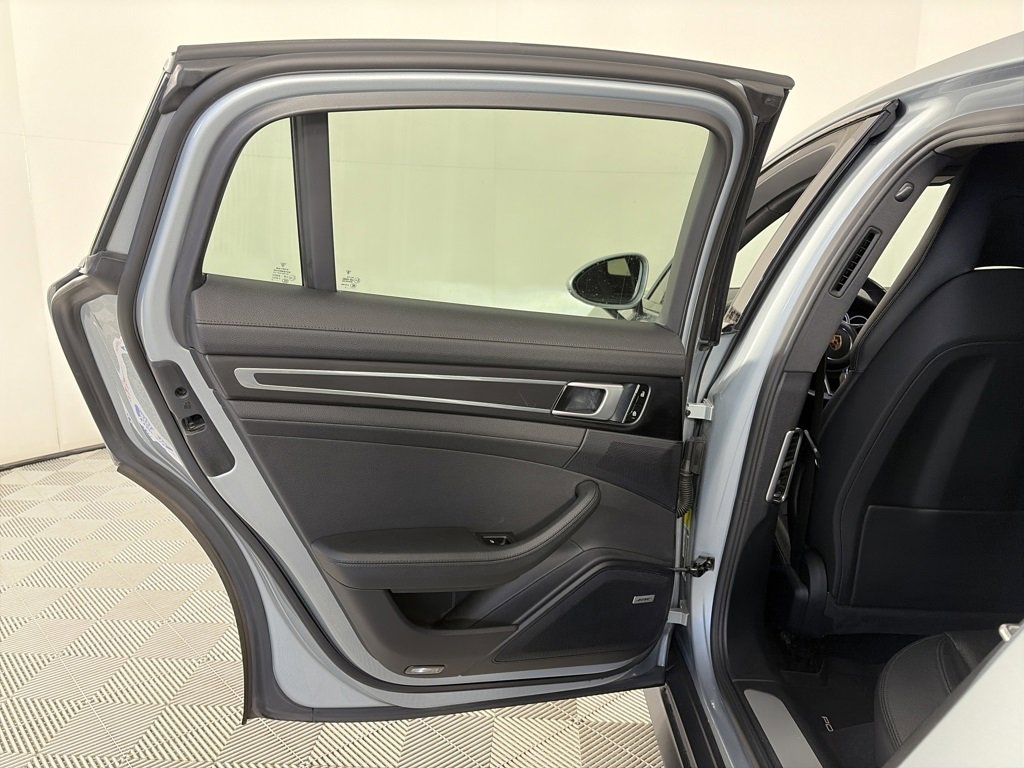 Used 2019 Porsche Panamera image 12