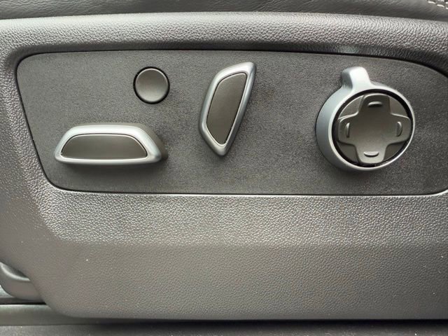 Used 2025 GMC Sierra 2500 AT4X image 60