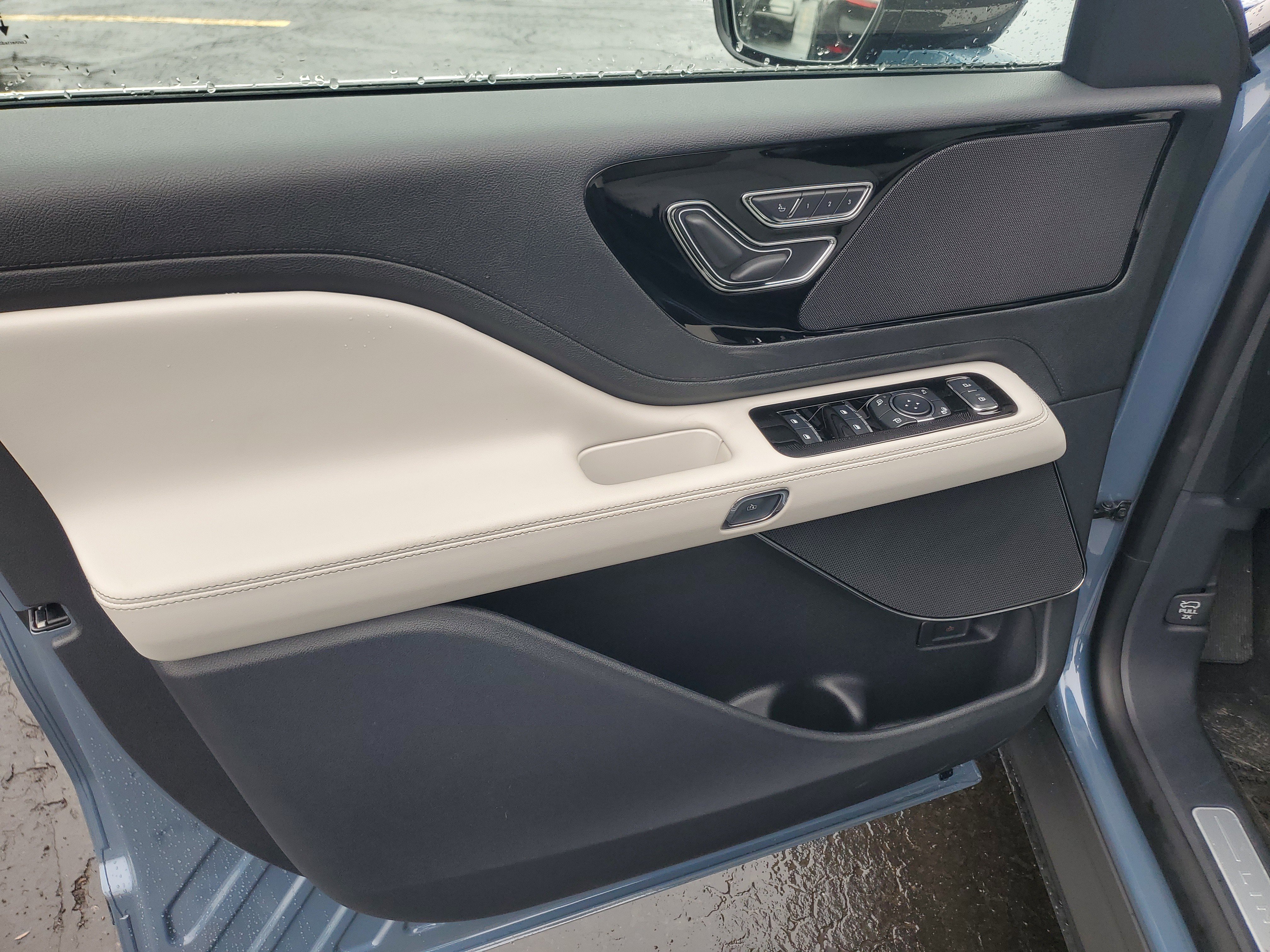 New 2026 Lincoln Aviator AWD image 8