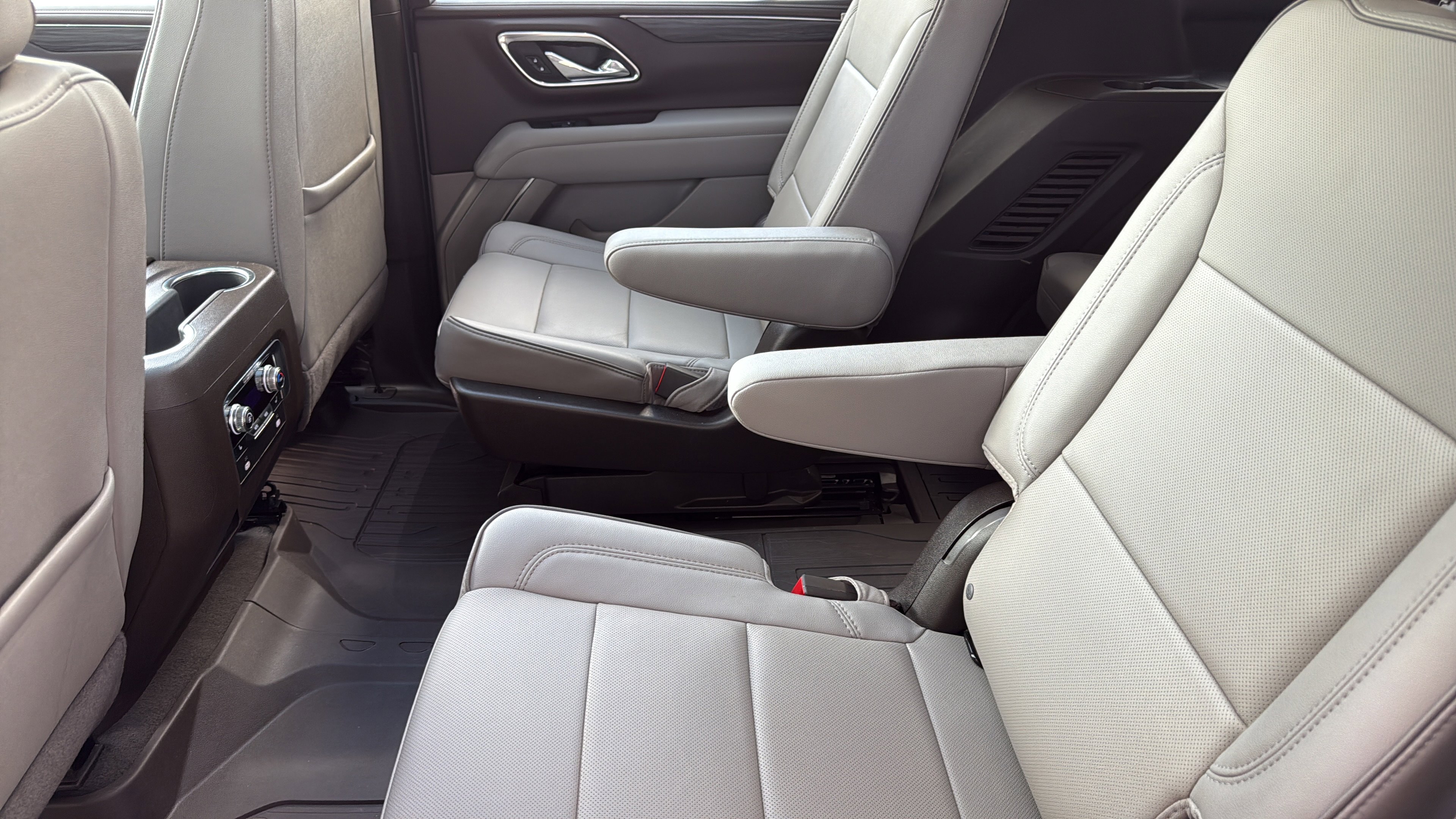 Used 2024 GMC Yukon SLT w/ SLT Premium Package RWD image 25