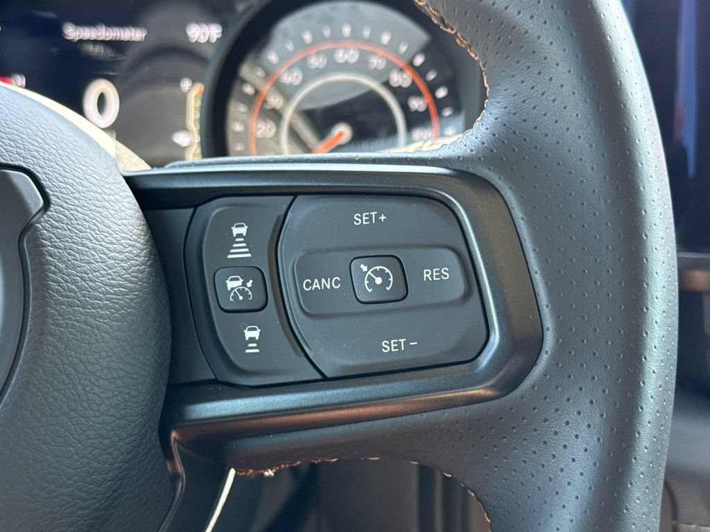 Used 2025 Jeep Gladiator Mojave AWD/4WD image 27
