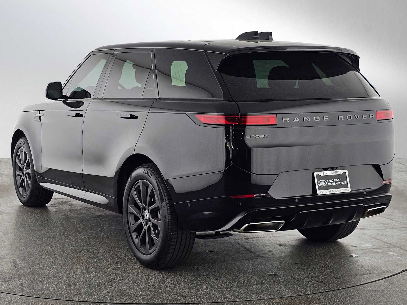 Used 2025 Land Rover Range Rover Sport Dynamic SE AWD/4WD image 3