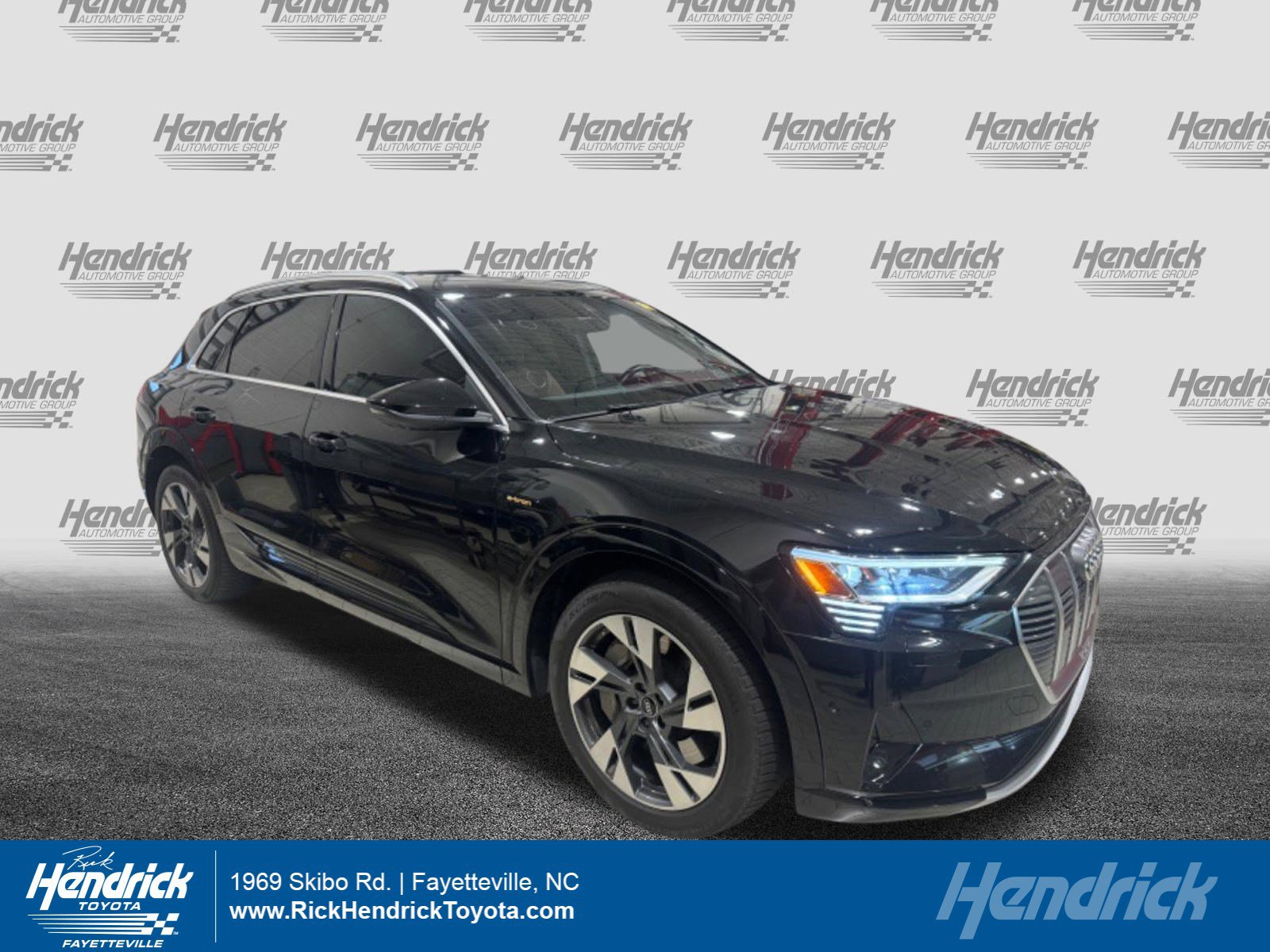 Used 2022 Audi e-tron Premium Plus AWD/4WD image 1