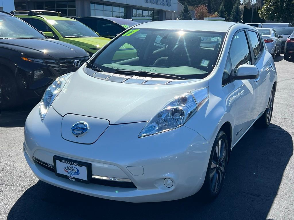 Used 2017 Nissan Leaf SV w/ Premium Package image 4