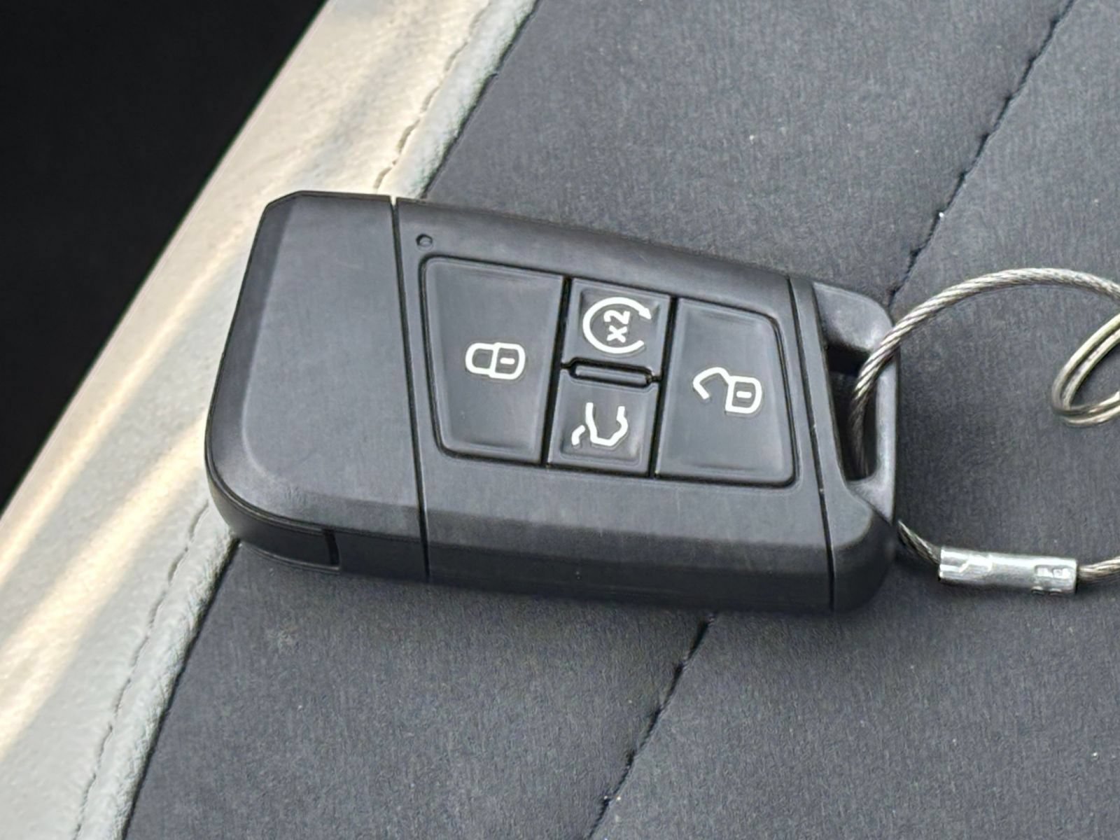 Used 2025 Volkswagen Taos SE AWD/4WD image 21