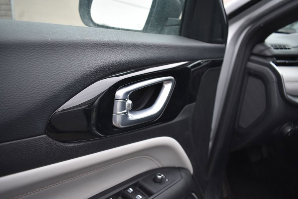 Used 2025 Jeep Compass Limited image 13